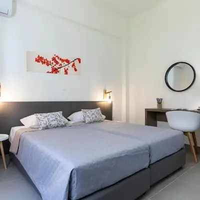 Rose Central Master Bedroom Apartment