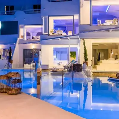 Kouros Home & Suites
